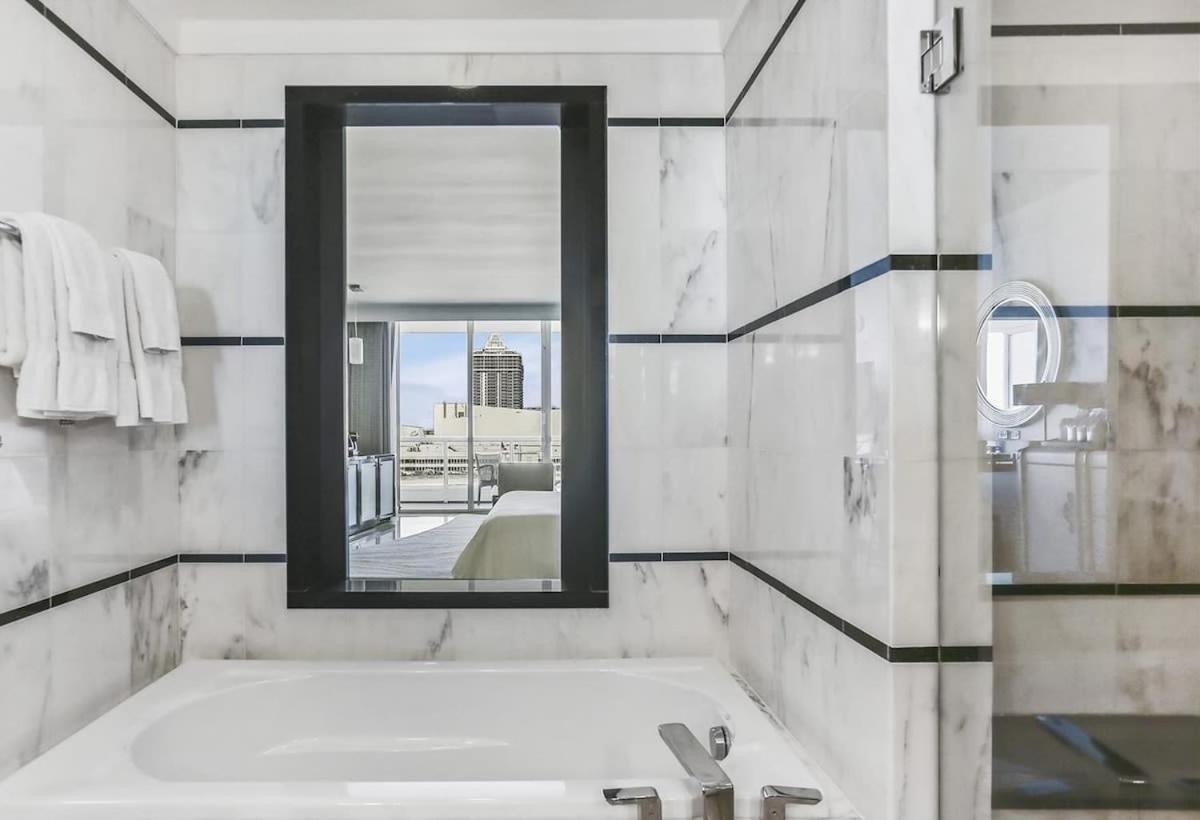 Fontainebleau Resort Balcony W Ocean And City View ميامي بيتش المظهر الخارجي الصورة