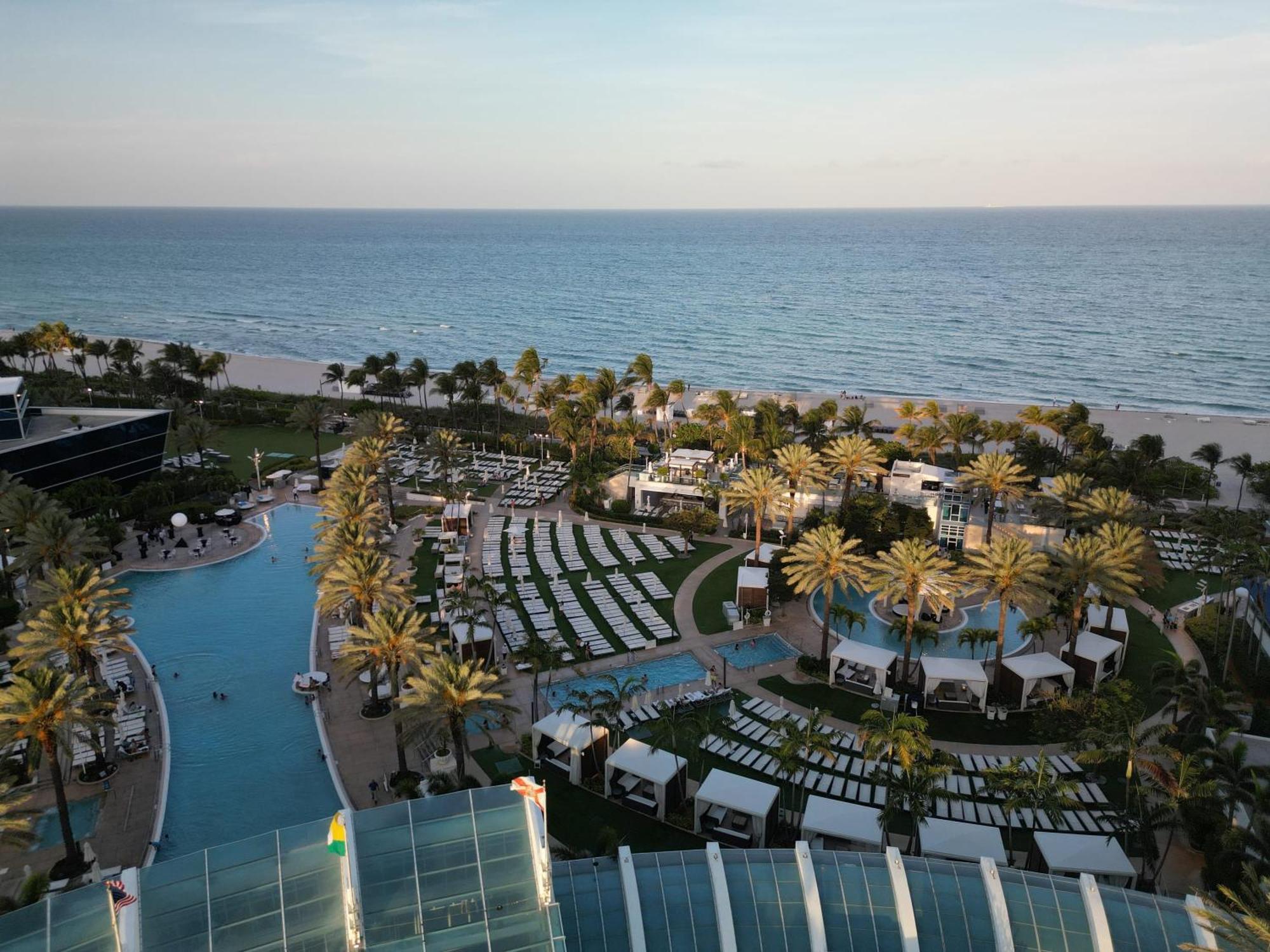 Fontainebleau Resort Balcony W Ocean And City View ميامي بيتش المظهر الخارجي الصورة